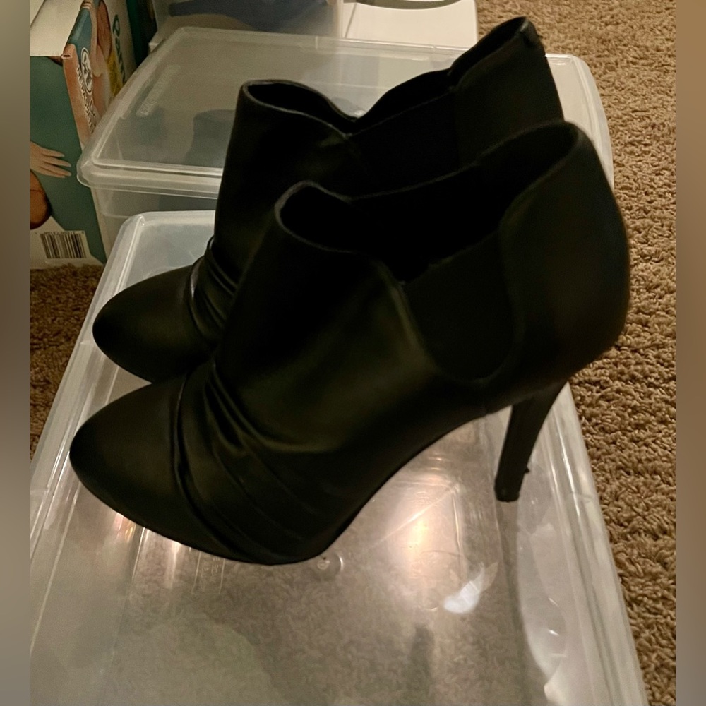 Black bootie heels size 8B